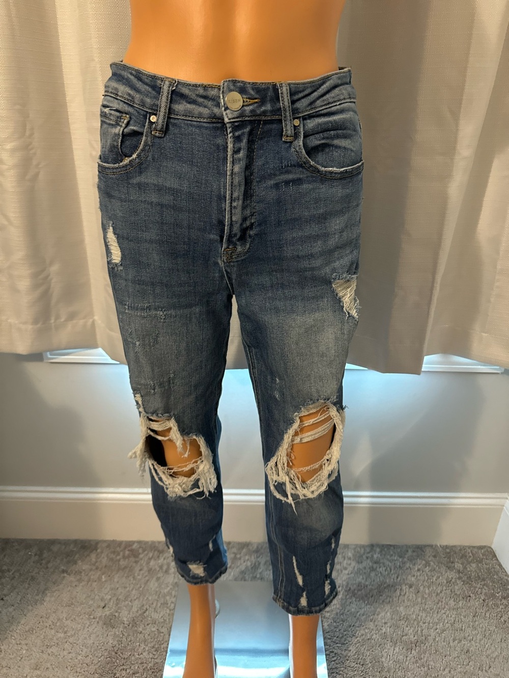 Cool Risen size 5 27 distressed mid rise blue denim cropped jeans